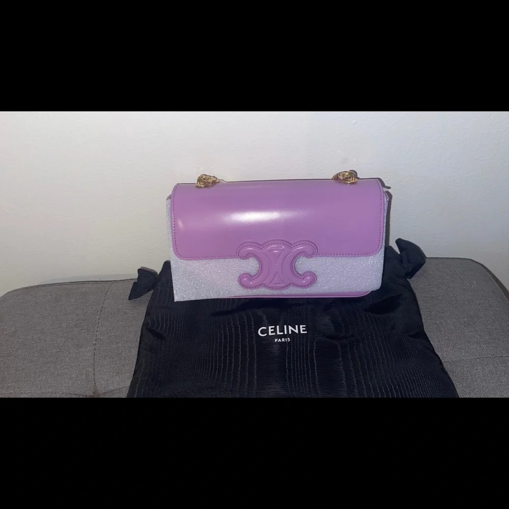 CHAIN SHOULDER BAG CUIR TRIOMPHE IN SHINY CALFSKIN
MAUVE - Picture 3 of 4